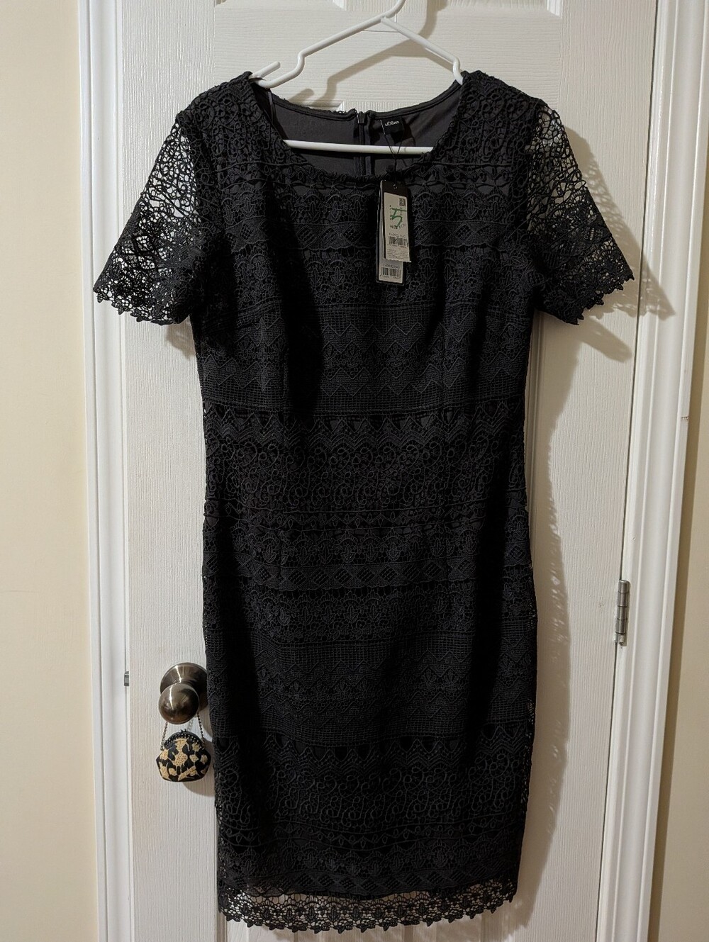 Elegant Black Lace Short-Sleeve Sheath Dress